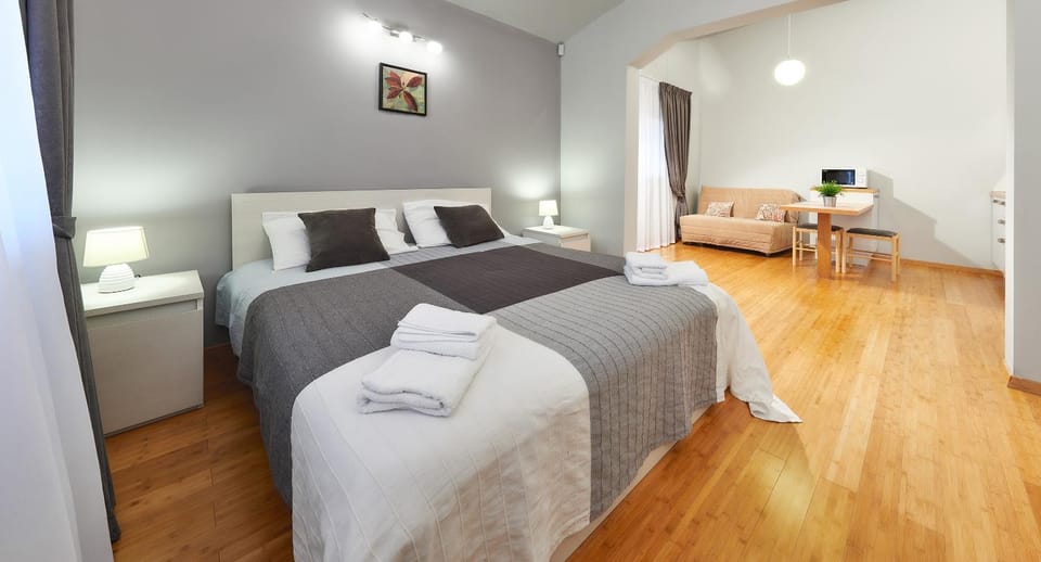 Bed, Living room, Photo of the whole room, Dining area, Bedroom, On site, Sunset