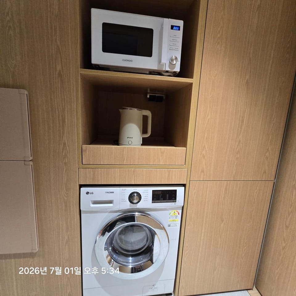 Coffee/tea facilities, washing machine, dryer