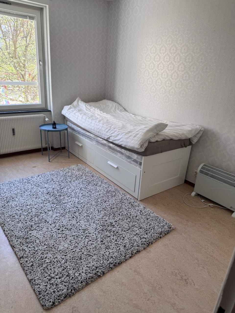 Cozy room 15 min away from city centre Vacation rental in Huddinge