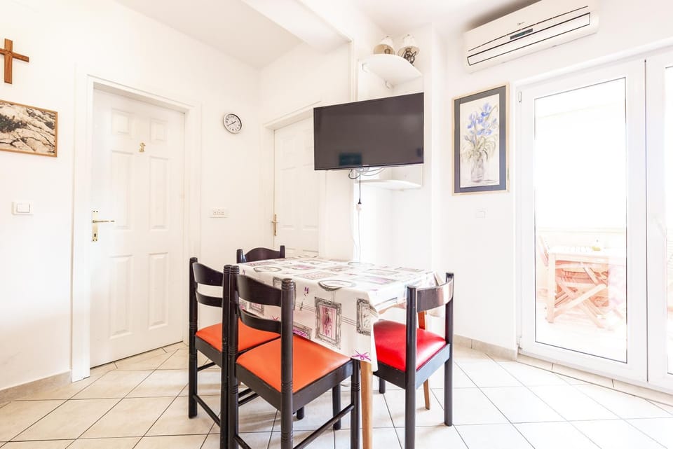 TV and multimedia, Dining area