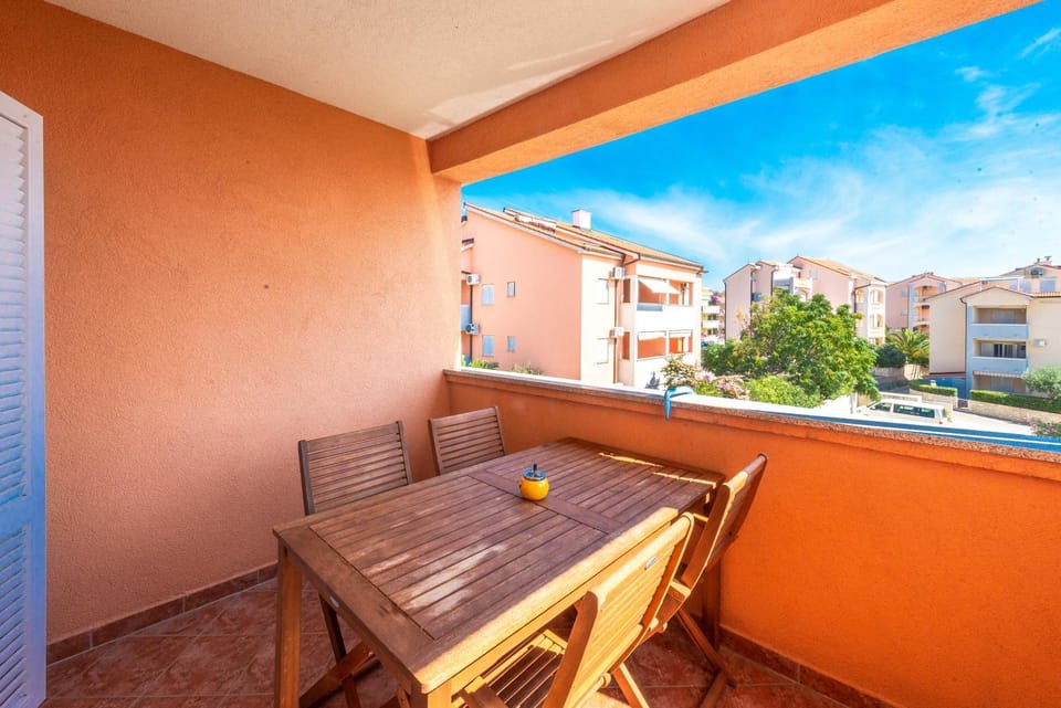 View (from property/room), Balcony/Terrace, Seating area, City view, Sea view