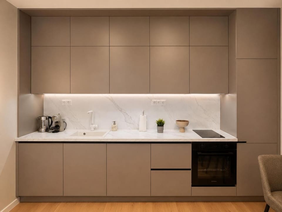 Coffee/tea facilities, Kitchen or kitchenette, stove
