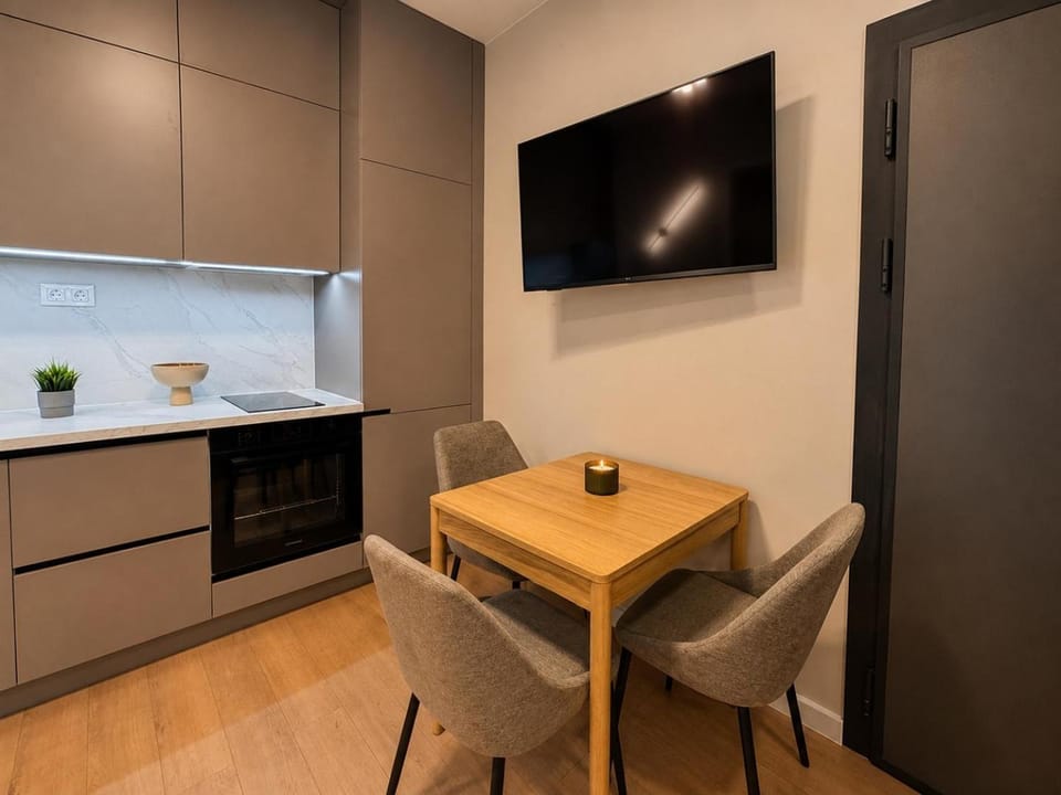 TV and multimedia, Kitchen or kitchenette, Dining area, oven, pet friendly, stove