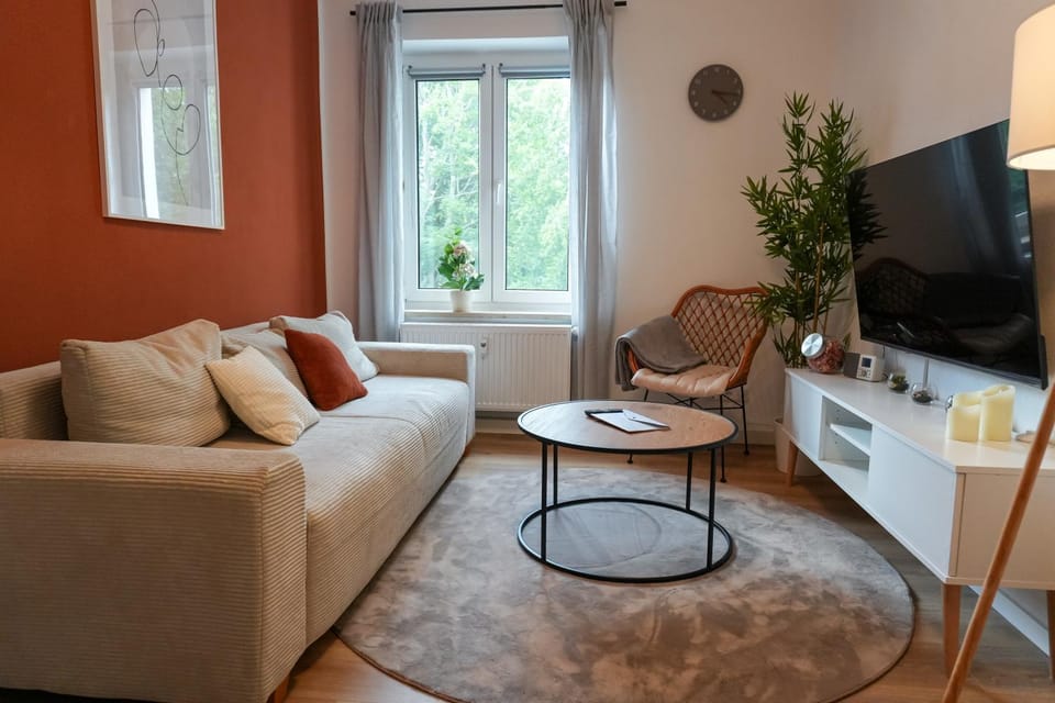 TV and multimedia, Living room, Seating area, Evening entertainment