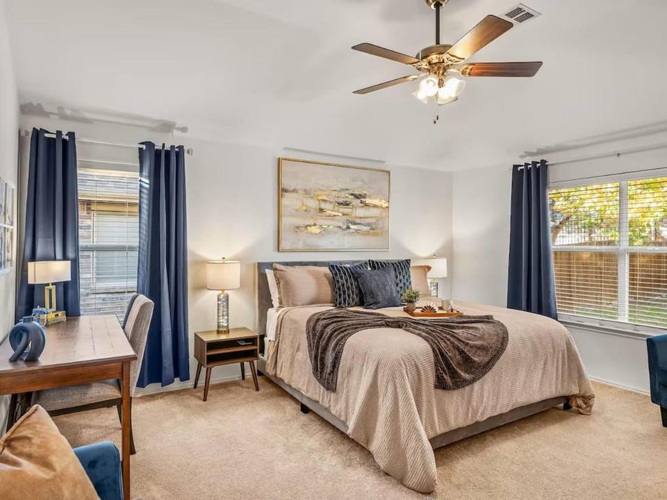 Photo of the whole room, Bedroom