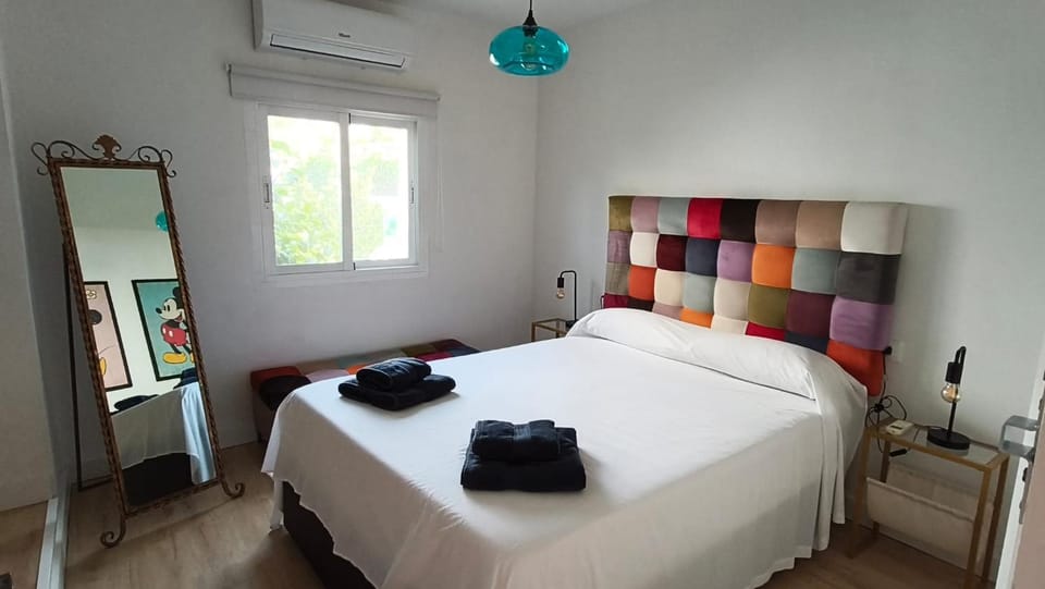 Bed, Photo of the whole room, Bedroom, towels, air conditioner