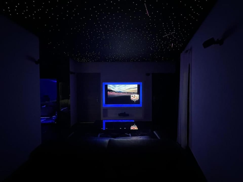 Suite Astra - Spa prive - Cinéma Privé Apartment in Marseille