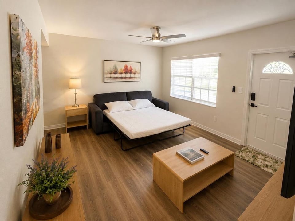Bed, Living room