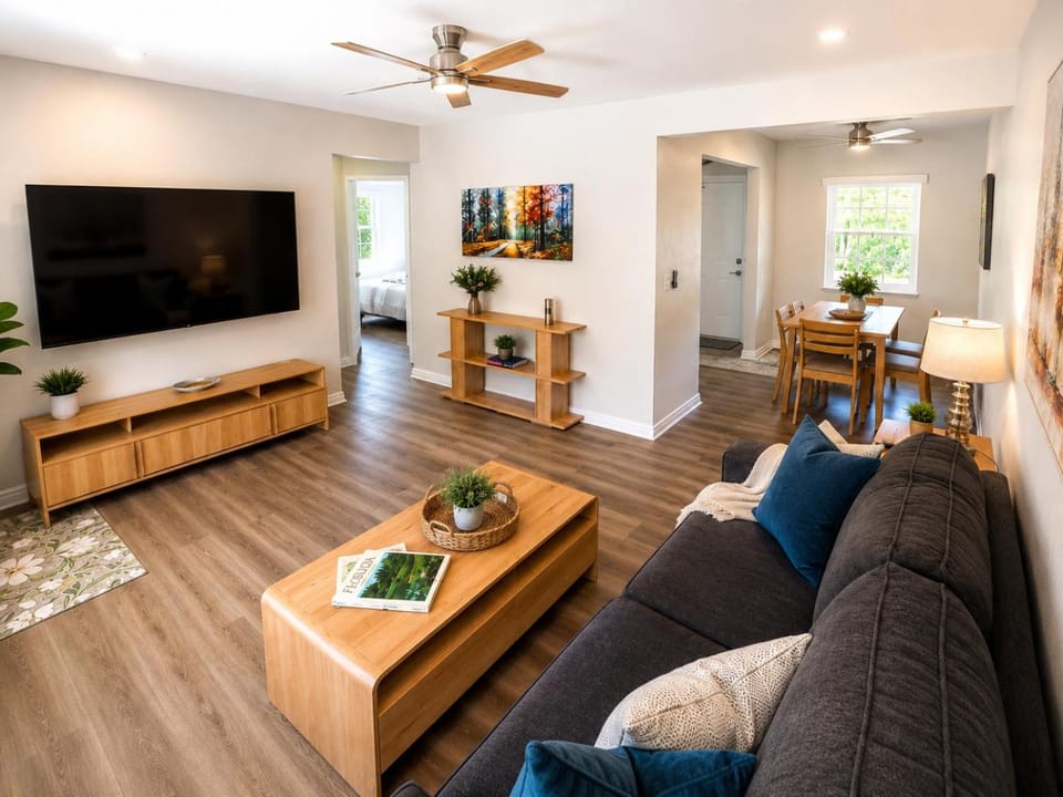 Communal lounge/ TV room, TV and multimedia, Living room, Seating area, Evening entertainment