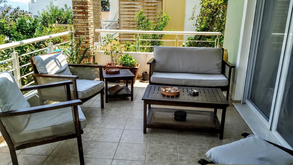 Patio, Balcony/Terrace, Living room, Garden view
