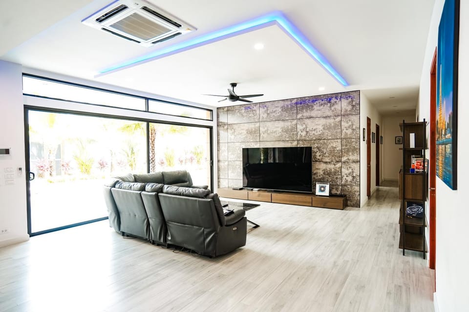 Communal lounge/ TV room, TV and multimedia, Living room