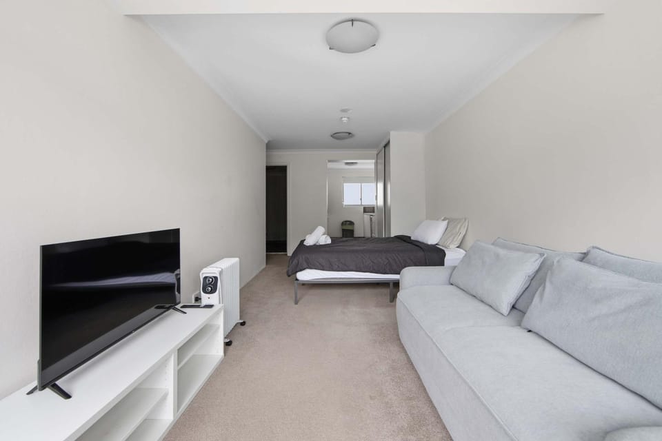 Bed, TV and multimedia, Living room, Bedroom