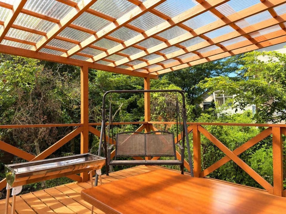 森に包まれる一棟貸し広々屋根付きウッドデッキでBBQを楽しむ那須の休日Cottage Nest House in Japan