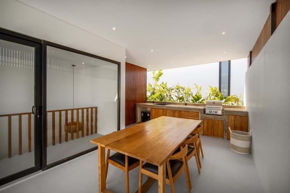 Six Palm 3 - 2BR Villa Rooftop Near Padang Beach Villa in Bali