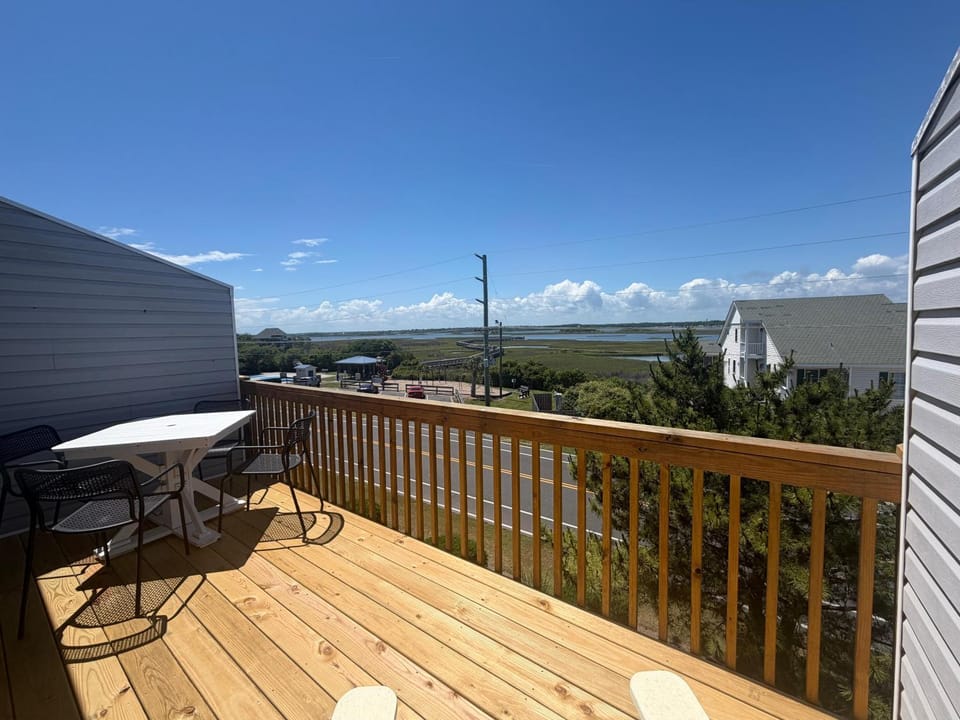 Turtle Cove 229 Surf City, NC offers a Community Pool & Beach Access House in Surf City