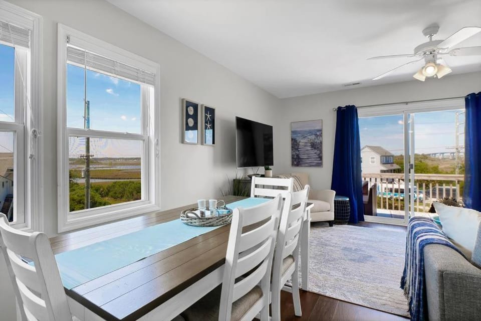 Aqua Rose Turtle Cove Townhomes in Surf City offers a Community Pool & Beach Access House in Surf City