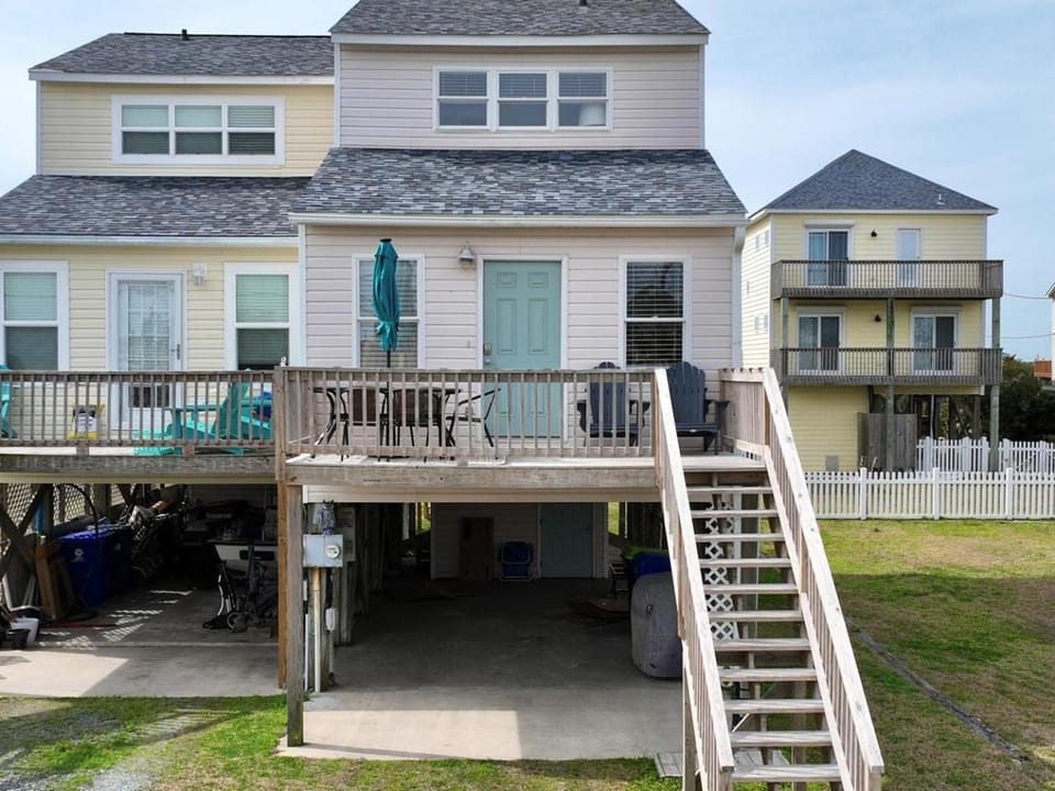 Beach Star Villa is Dog Friendly and Only a Short Walk to Beach House in North Topsail Beach