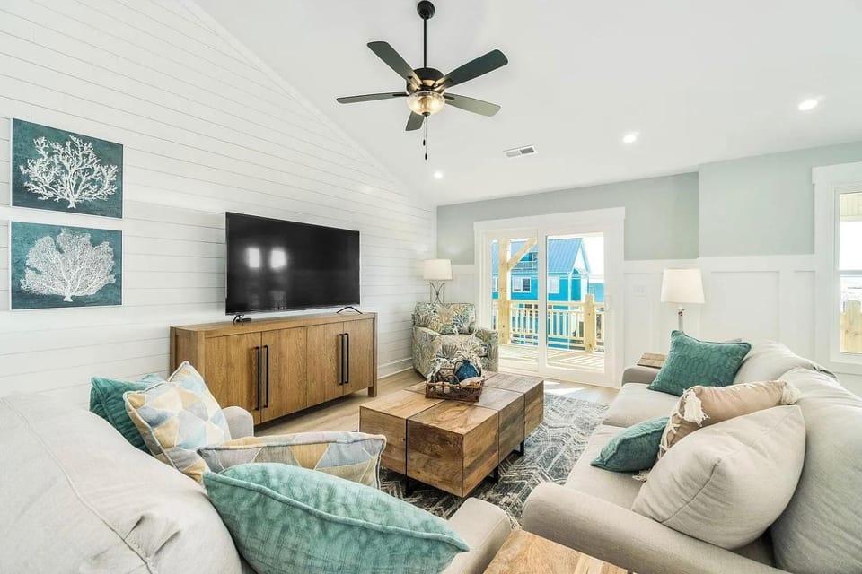 Ocean Oasis is Dog Friendly with Ocean Views & an Elevator House in Surf City
