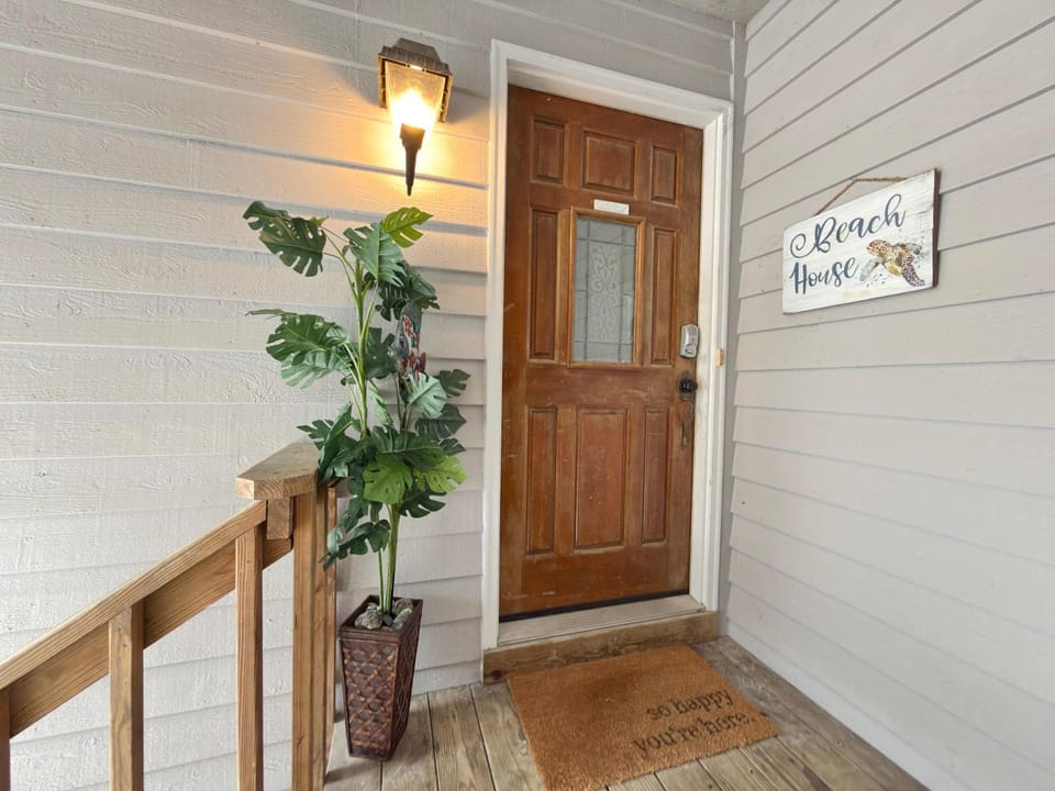 Turtle Cove 134 in Surf City, NC offers a Community Pool & Beach Access House in Surf City