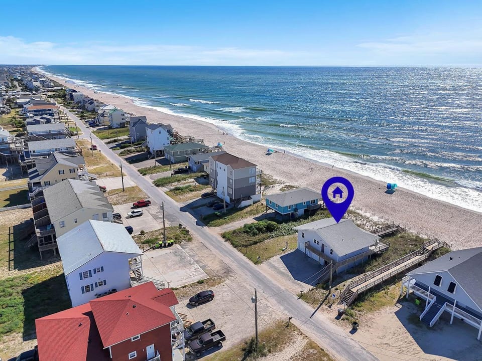 La Perla Azul is Oceanfront with a Hot Tub and Dog Friendly House in North Topsail Beach