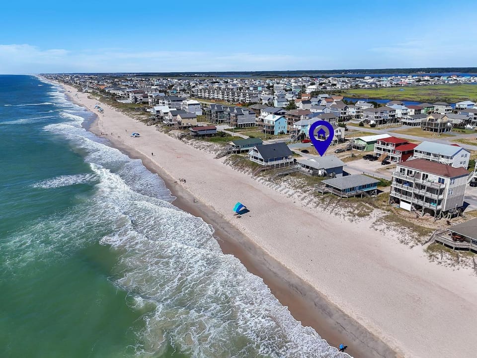 La Perla Azul is Oceanfront with a Hot Tub and Dog Friendly House in North Topsail Beach