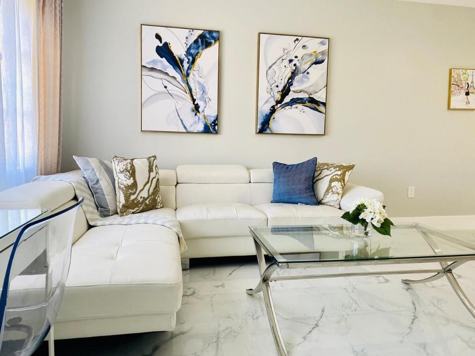 Stylish 1BR 2BA Condo 1Block to Aventura Mall Apartment in Aventura