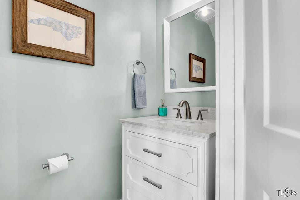 Otter Space is Dog Friendly with a Hot Tub & Elevator House in Surf City