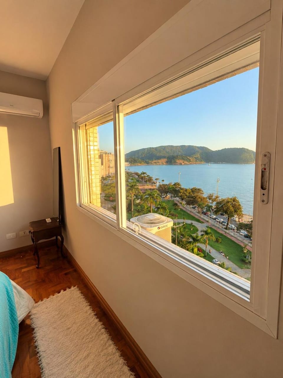 Natural landscape, Bedroom, Mountain view, Sea view