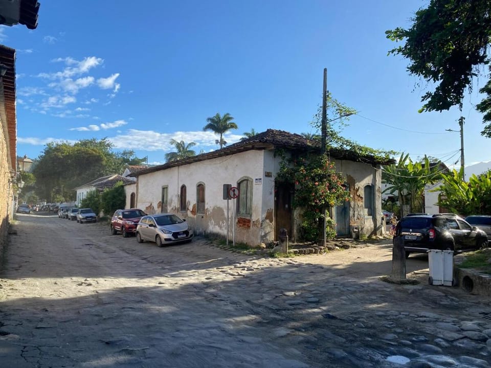 Neighbourhood, Street view, Location