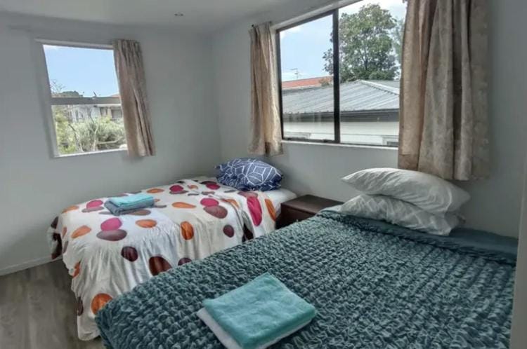 2 Bedrooms, including 6 Beds, Garden Chalet Chalet in Auckland