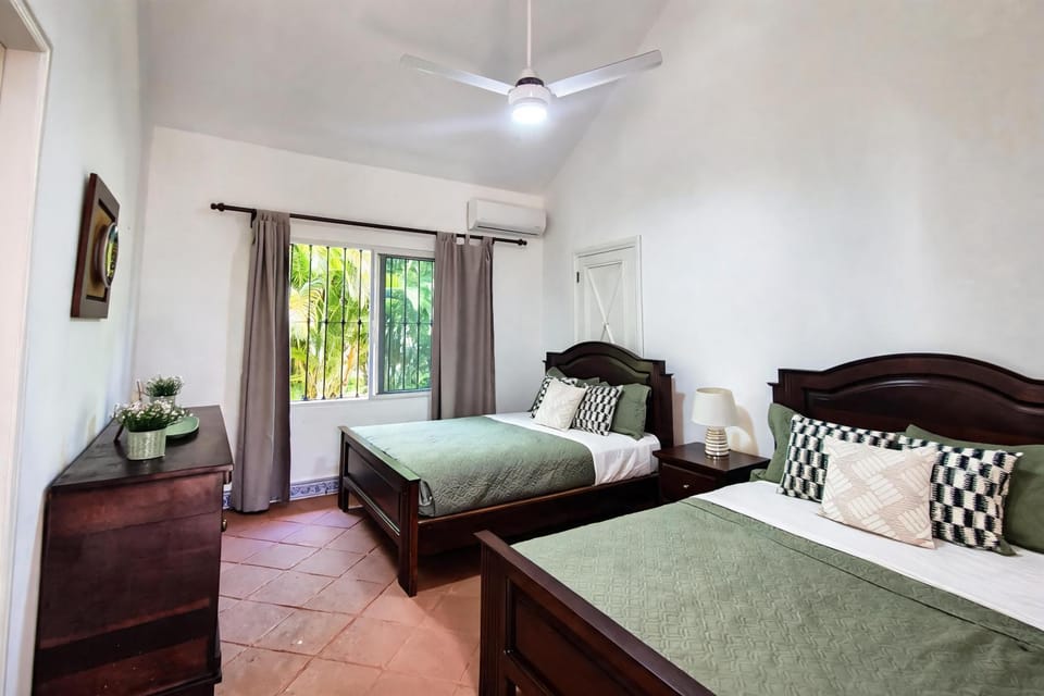 Photo of the whole room, Bedroom