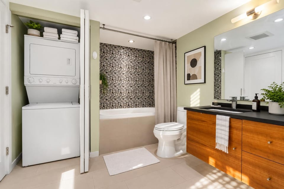 Bathroom, Kitchen or kitchenette, oven