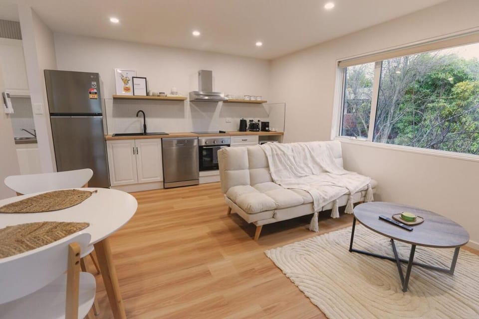 Mt View Newly Built Home w Queen Bed 5km CBD House in Glenorchy