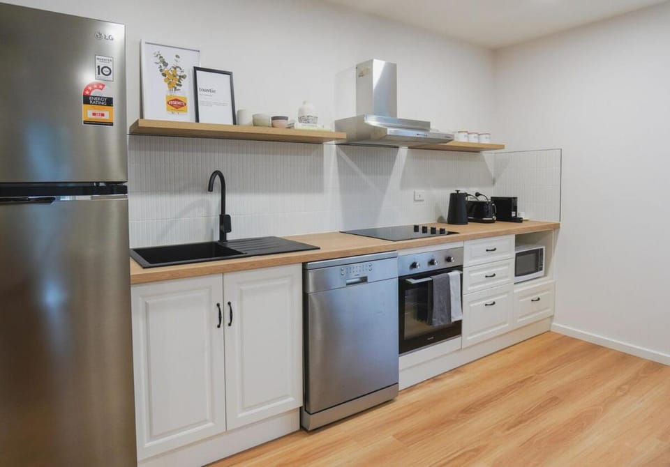 Mt View Newly Built Home w Queen Bed 5km CBD House in Glenorchy