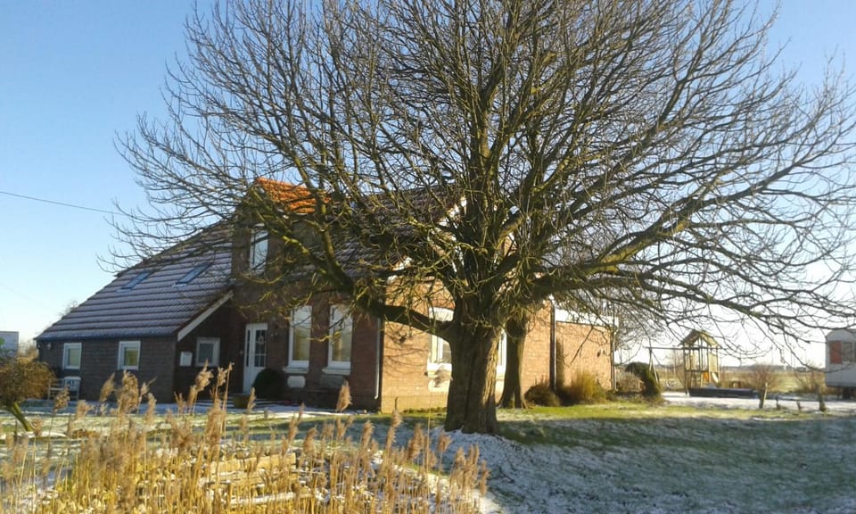 Marijanas Ferienhof 1, Urlaub mit viel Platz zwischen Dornumersiel und Bensersiel Apartment in Lower Saxony, Germany