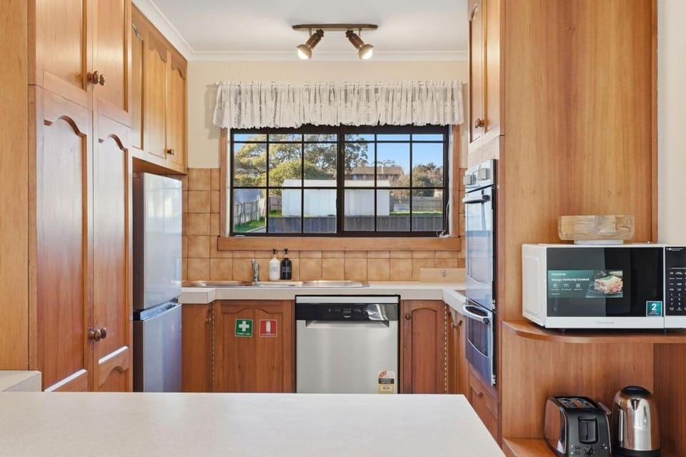 Coffee/tea facilities, Kitchen or kitchenette, dishwasher, oven, pet friendly, stove, toaster