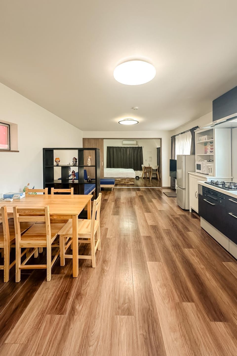 TV and multimedia, Kitchen or kitchenette, Living room, Photo of the whole room, Seating area, Dining area