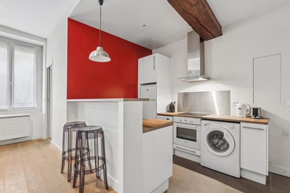 AIR CONDITIONER Spacious Studio in the heart of St Germain Apartment in Paris