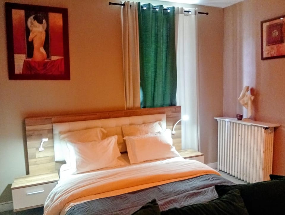 Bed, Bedroom