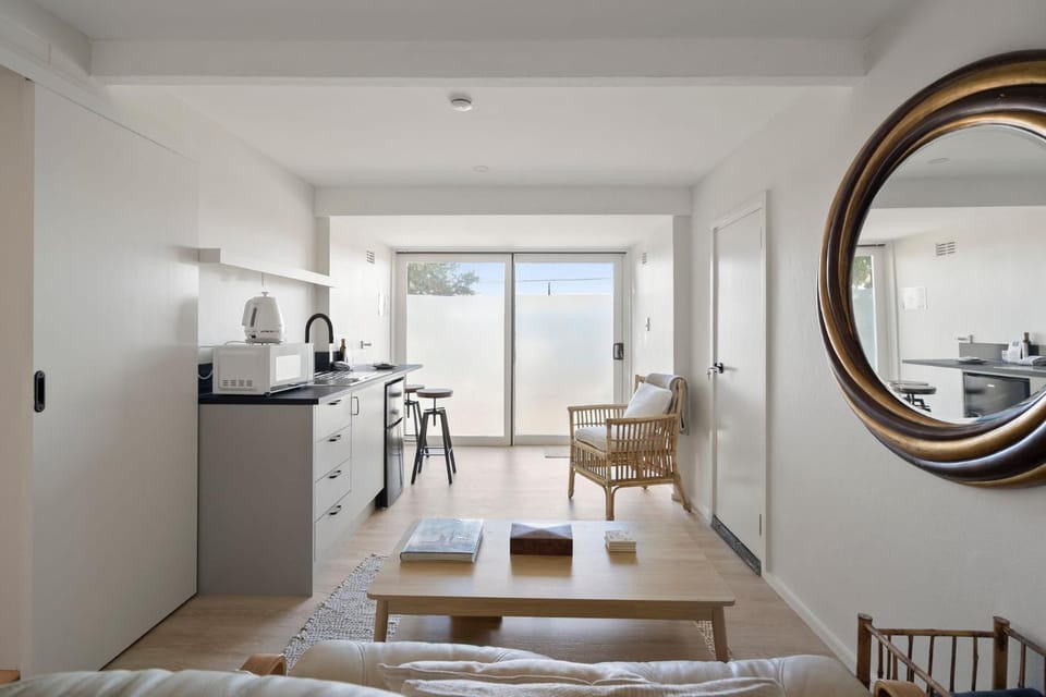 Freshwater Coastal Nook Walk to Beach & Cafes Apartment in Sydney