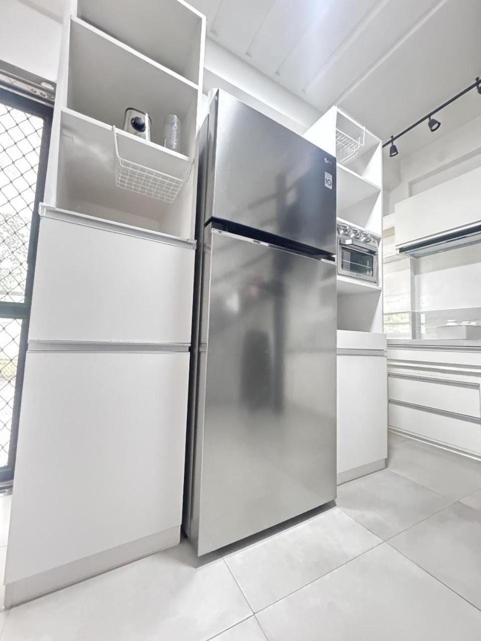 Coffee/tea facilities, oven