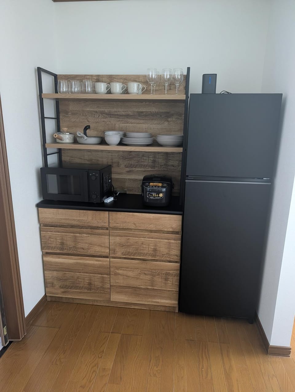 Kitchen or kitchenette, microwave, oven