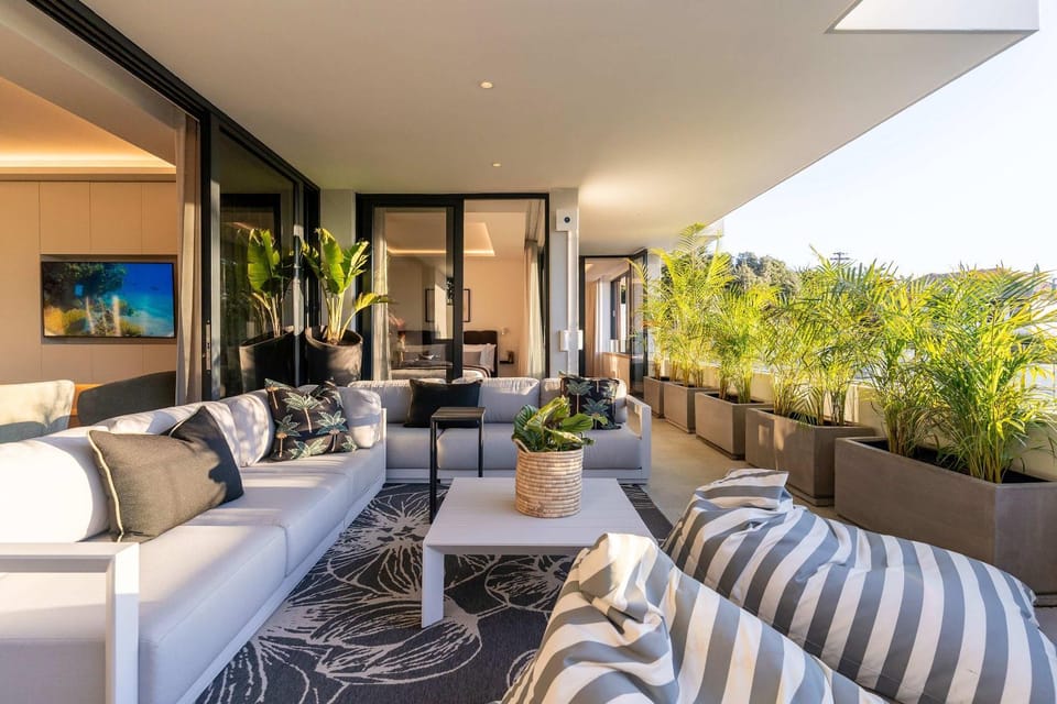 Terrace Royale Apt Camps Bay - Walk to beach Pool Apartment in Camps Bay