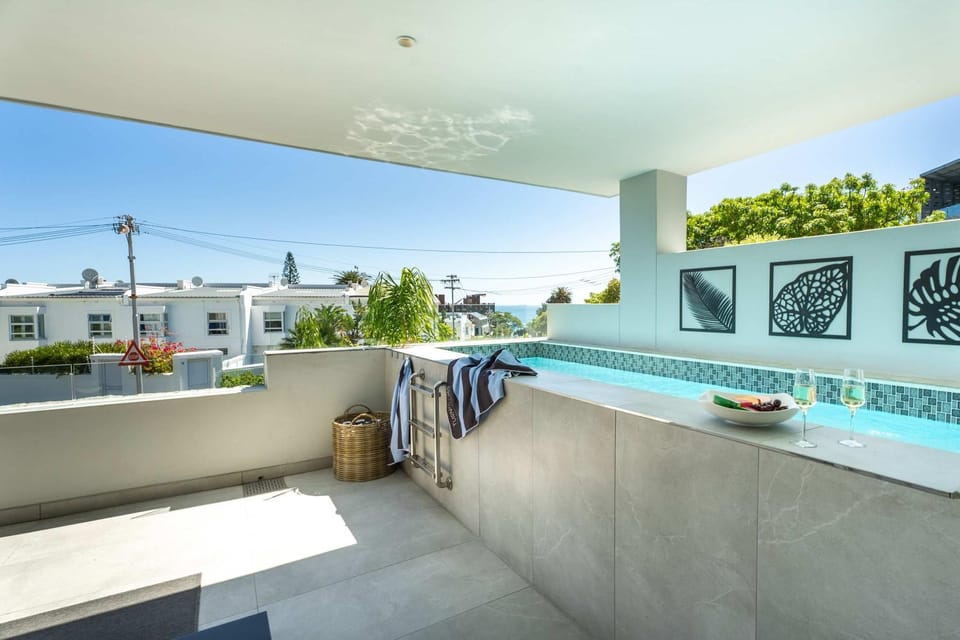 Terrace Royale Apt Camps Bay - Walk to beach Pool Apartment in Camps Bay