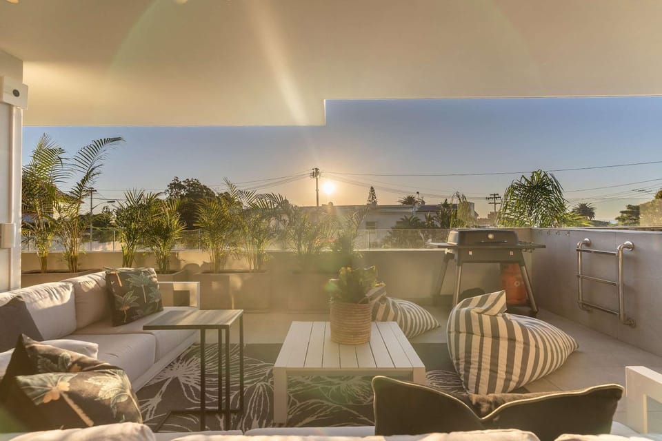 Terrace Royale Apt Camps Bay - Walk to beach Pool Apartment in Camps Bay
