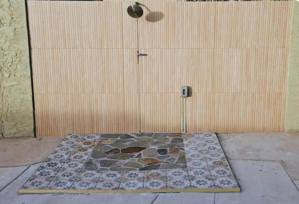 NEW Pool Gym Resort Village Central to PHX Tempe Scottsdale and Sky Harbor Bed and Breakfast in Phoenix