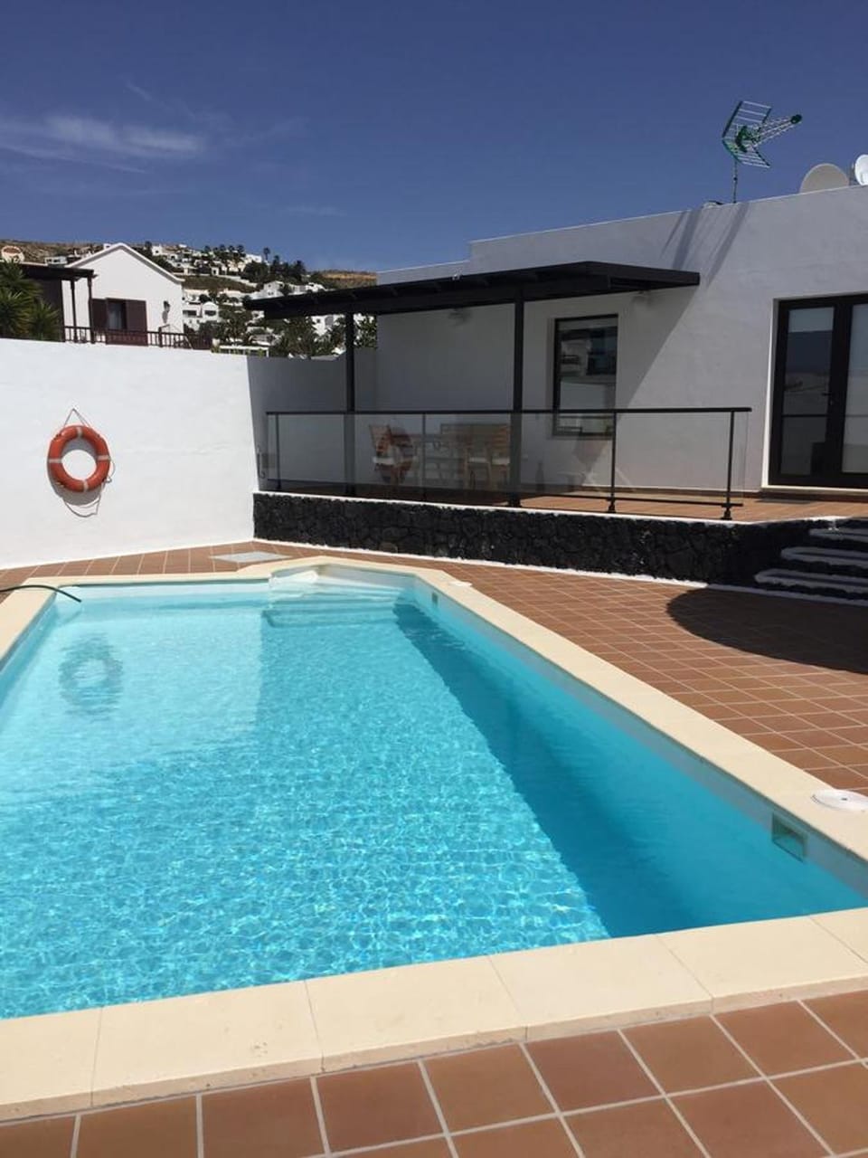 Property building, Day, Swimming pool