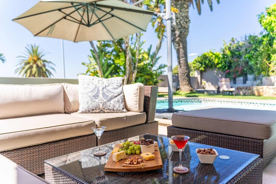 Green Point Grande - Luxury Family villa with pool House in Newport