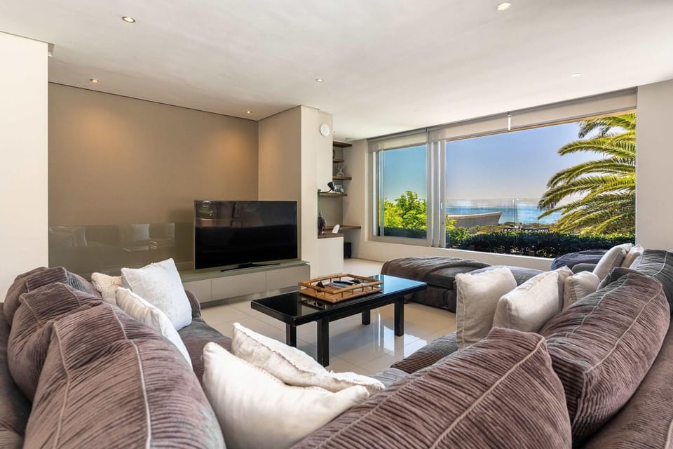 Green Point Grande - Luxury Family villa with pool House in Newport