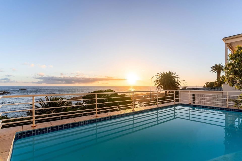 Sunset Azure Villa - Sea Views Sleeps 14 2 Pools House in Camps Bay